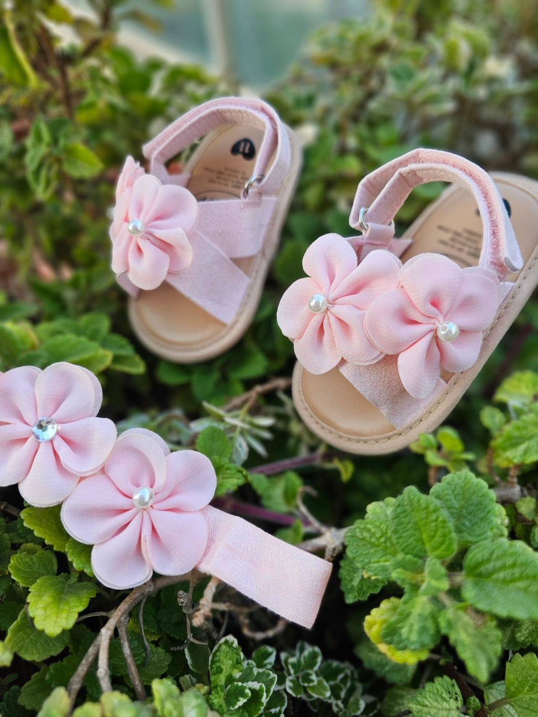 The pink petals kiss sandals