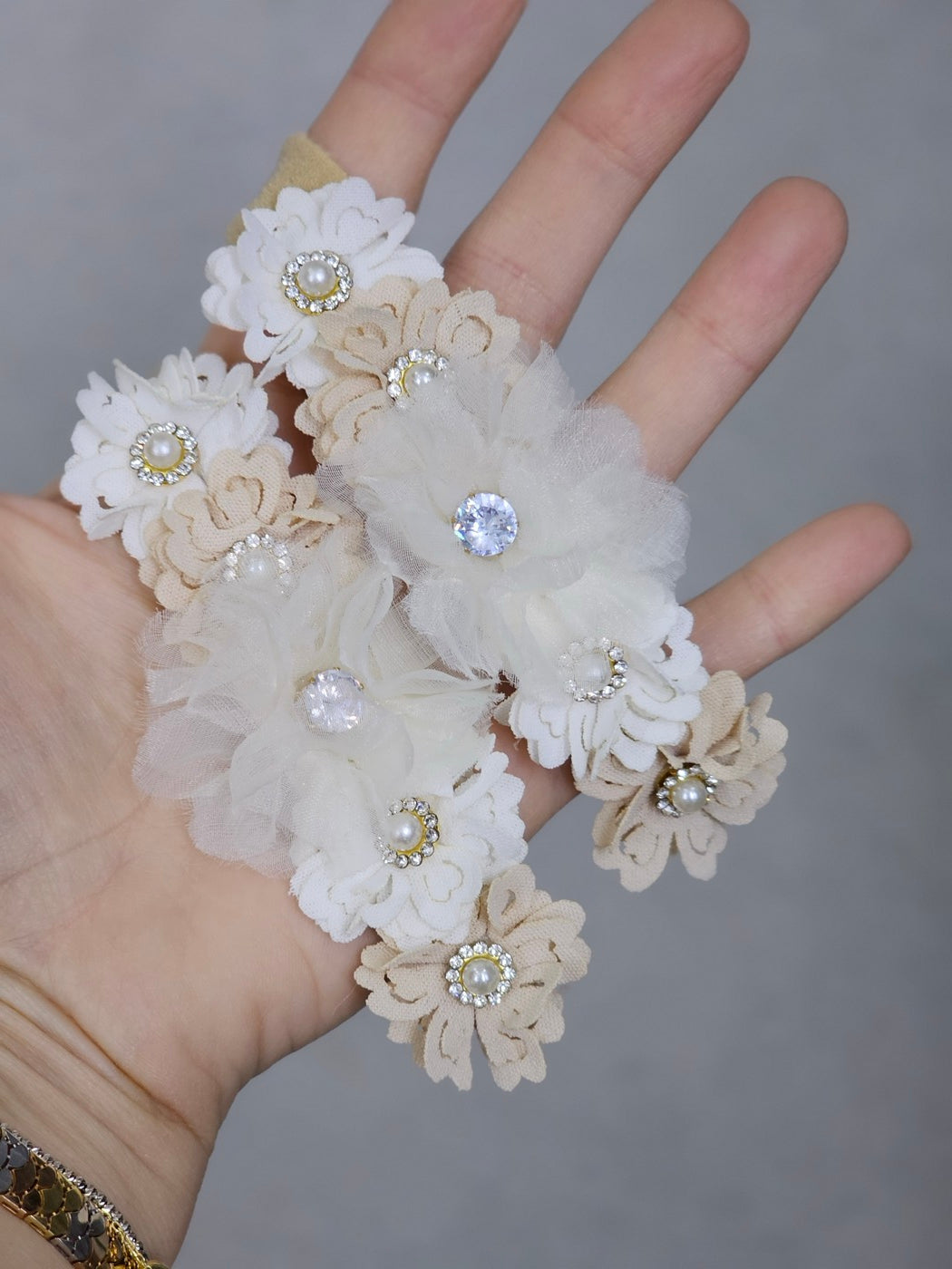 Offwhite/beige floral baby headband
