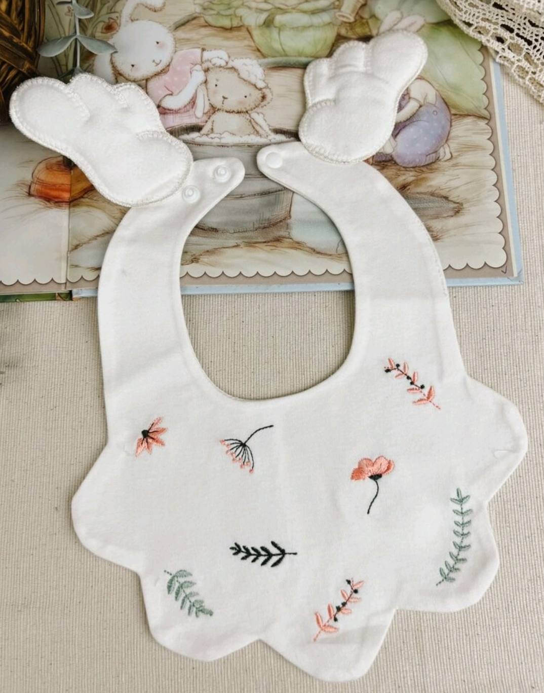 1pc Angelic Feather Baby Bib